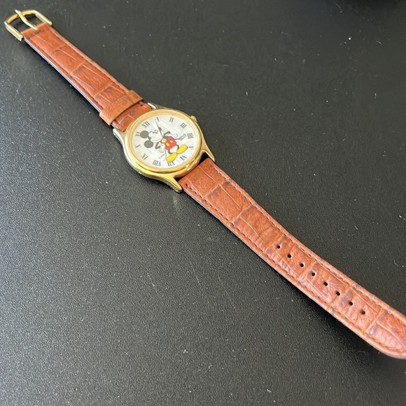 EUC Vintage Lorus Mickey Mouse watch 1990s main image 6